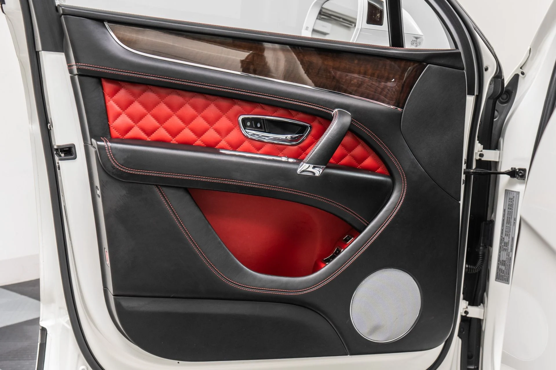 mph038_3643729397_Used_2018_Bentley_Bentayga_Activity_Edition_1786648878_ad6406d609