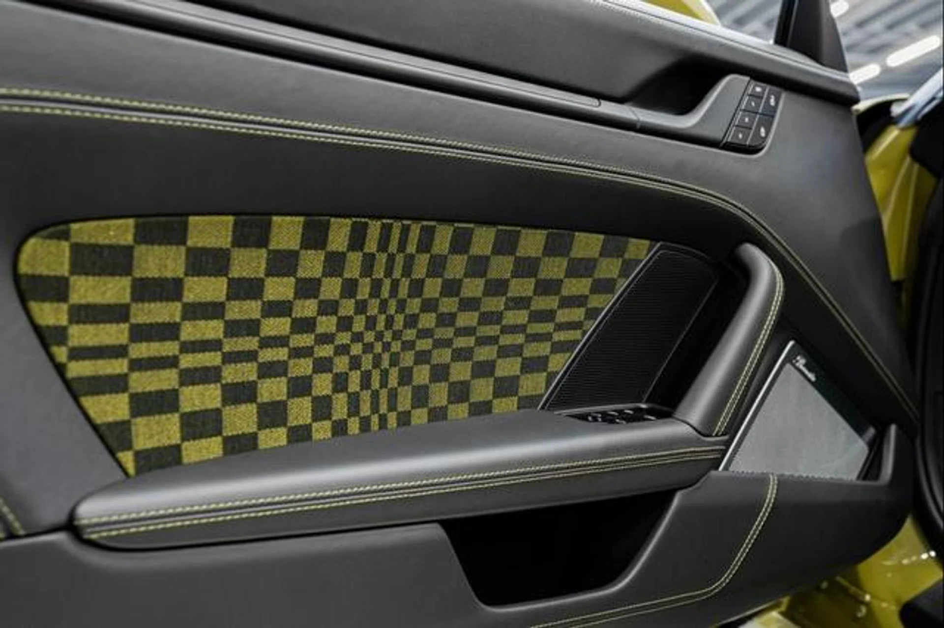 mph038_3666276412_6_R_Urbk_Y_Oi_CJY_0_U_Pxr0n_O_Xq_LF_6_TU_f5dd4e13a1