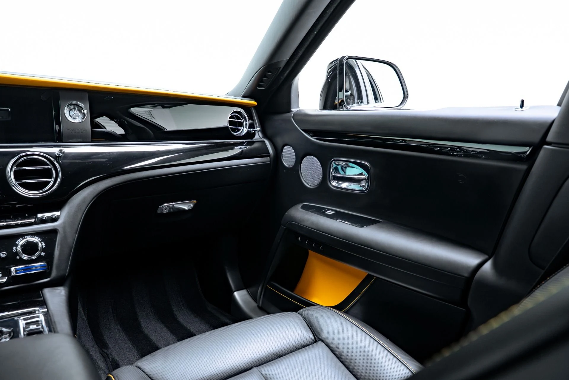 mph038_3734486992_Used_2022_Rolls_Royce_Ghost_1776983451_fd405a42e3