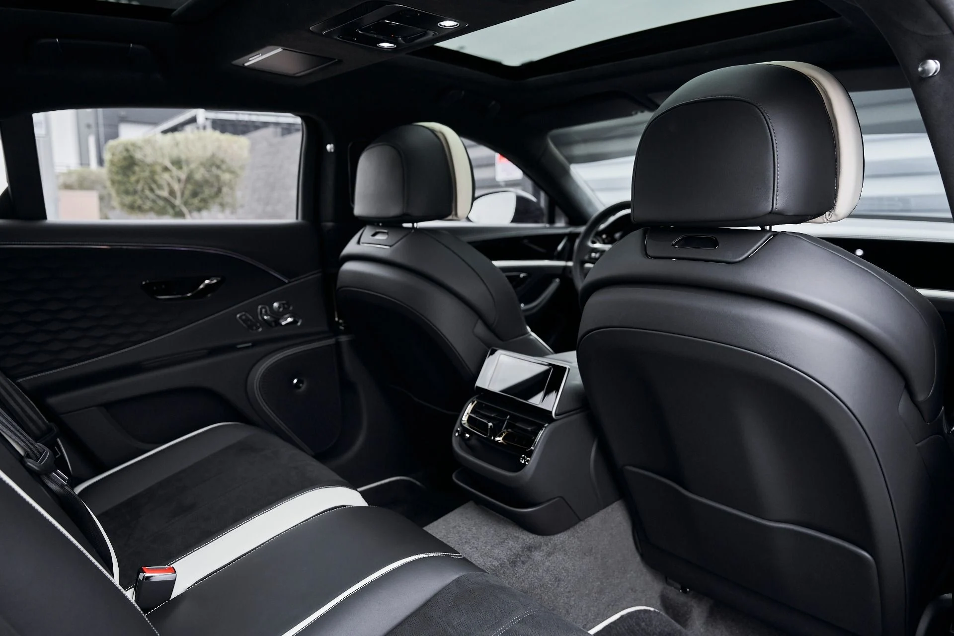 mph038_3741437930_Used_2025_Bentley_Flying_Spur_Speed_1769137083_7cd31a0af7