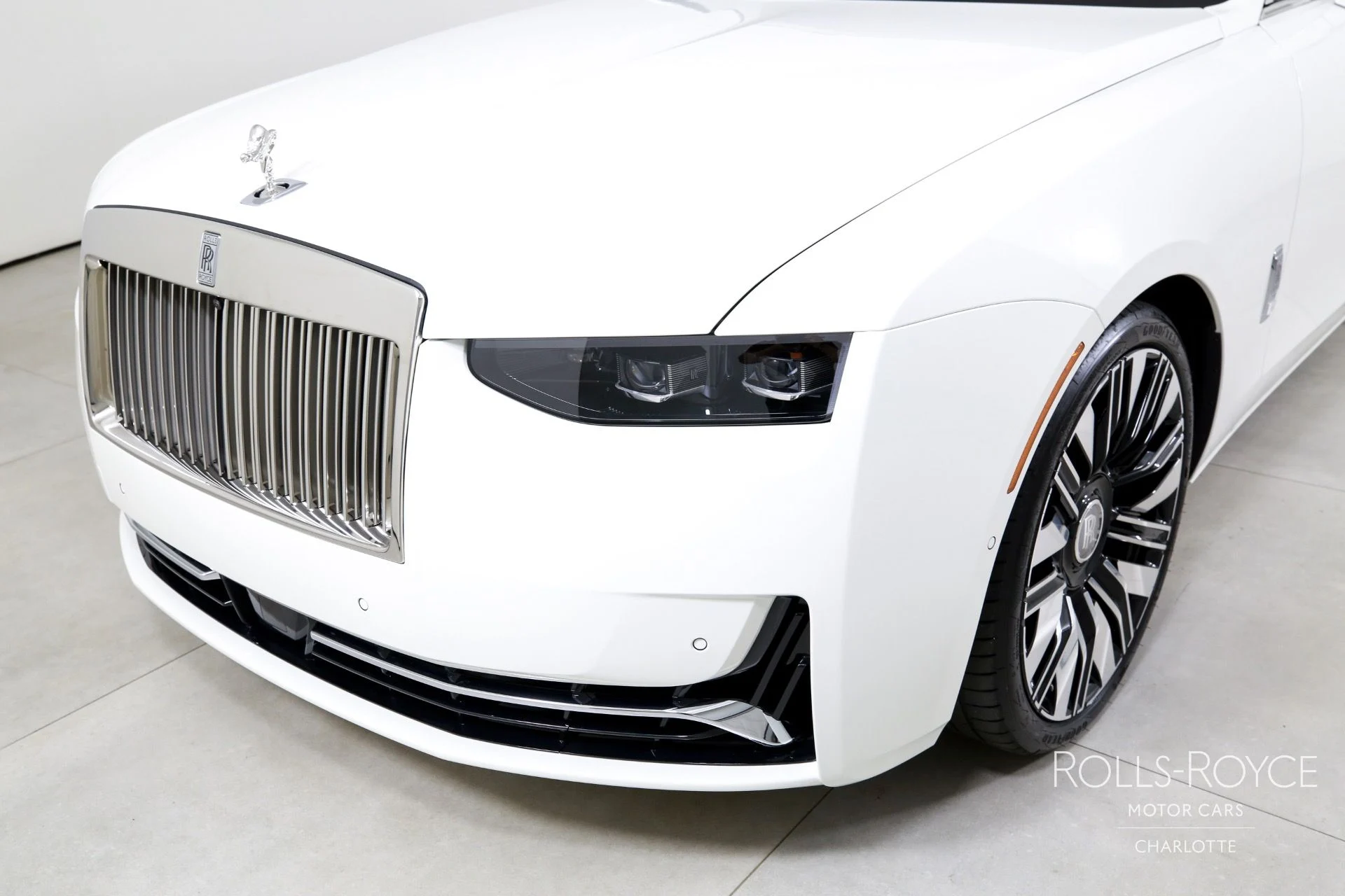 mph038_3756363017_Used_2025_Rolls_Royce_Ghost_1753298908_be542749e6