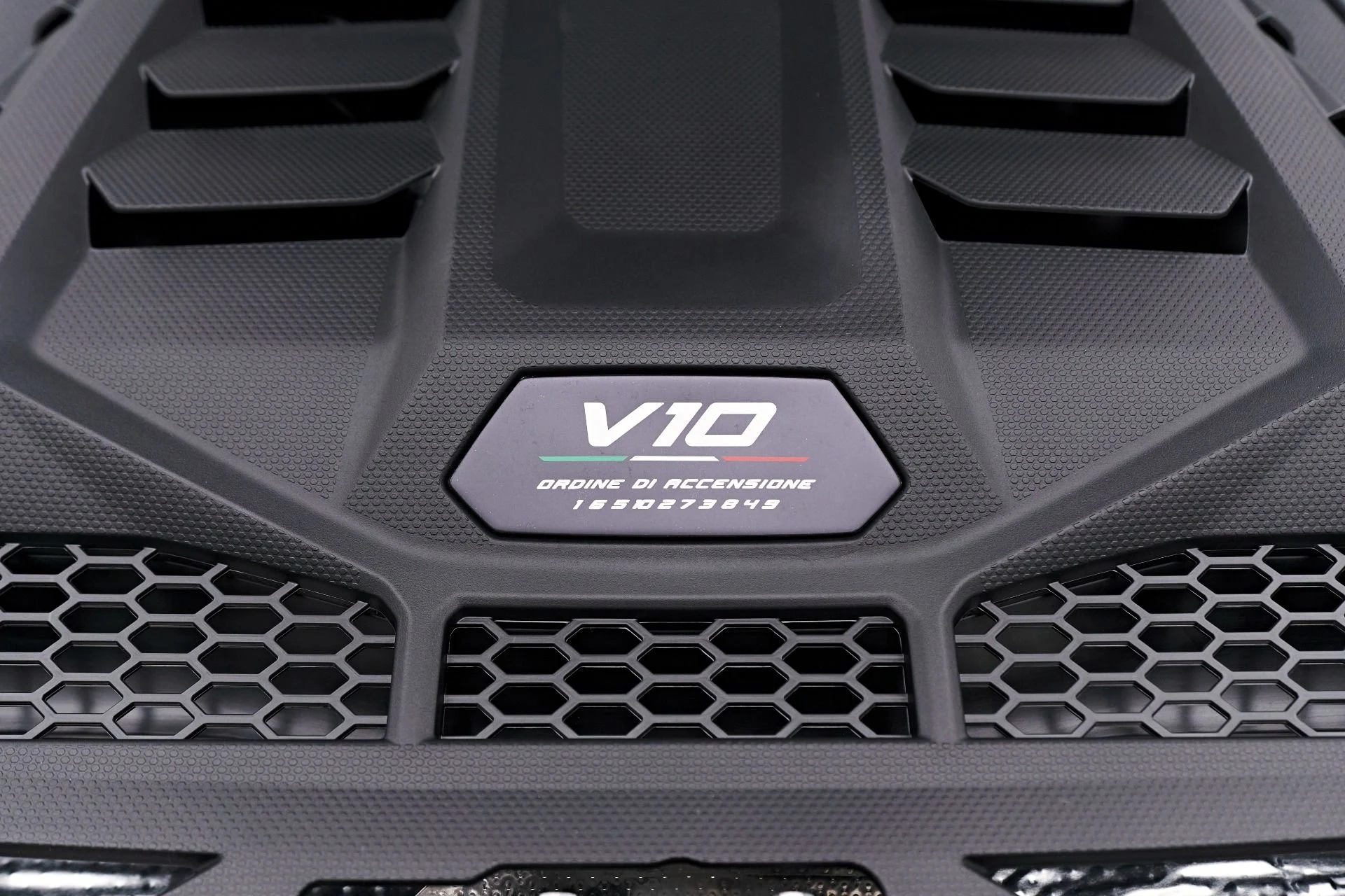 mph038_3761357412_Used_2023_Lamborghini_Huracan_Sterrato_Base_1708481025_16a7b31565