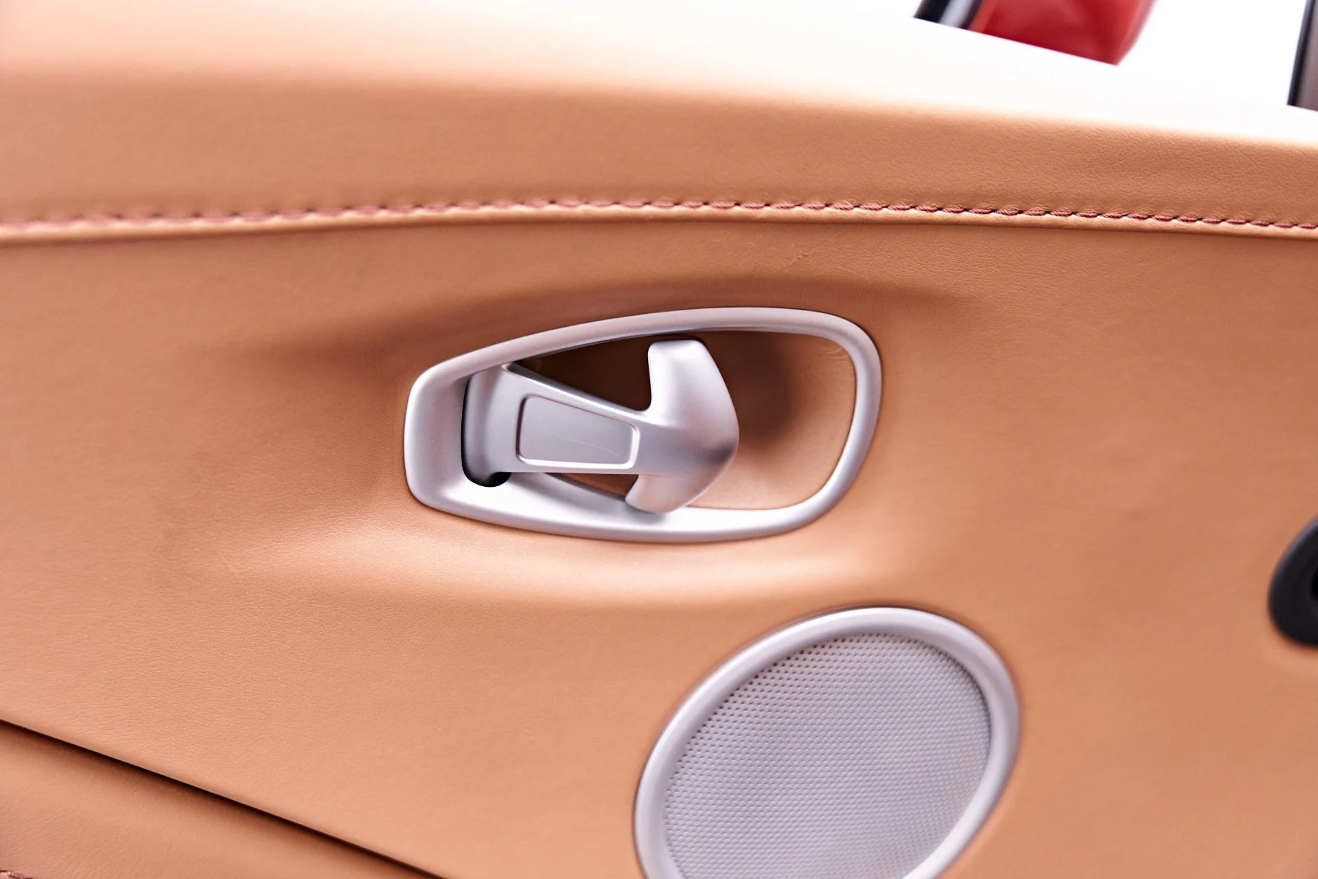 mph038_3776435021_Used_2020_Aston_Martin_Vantage_Base_1777504309_5857e1268d