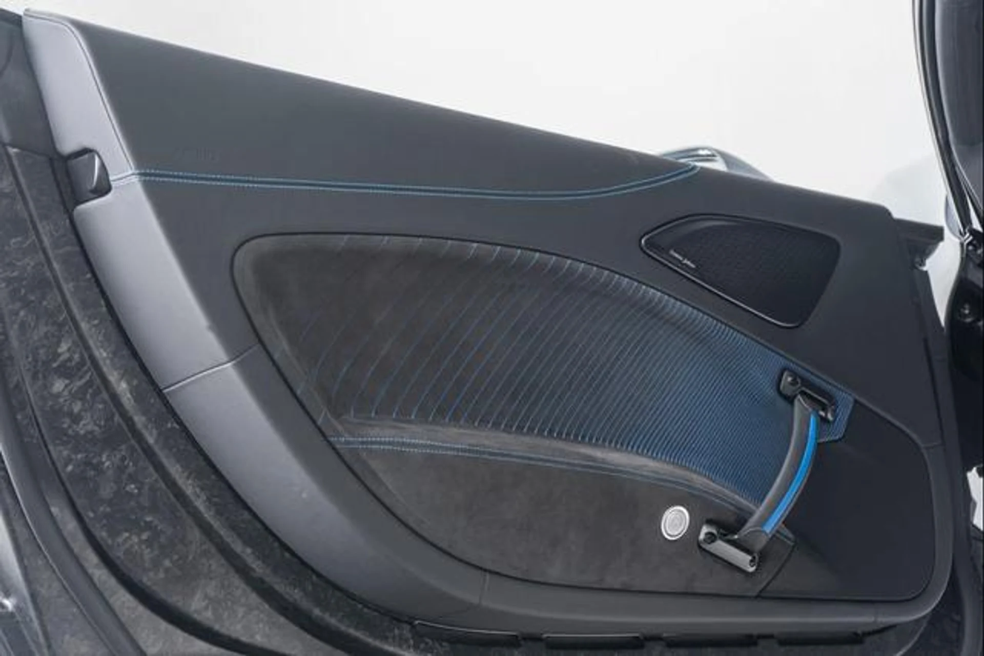 mph038_3791544020_5gky6_LFX_Cg_Y_Dau_M25d_L_Tc_Ln_Uf_UA_4ebf906ed7