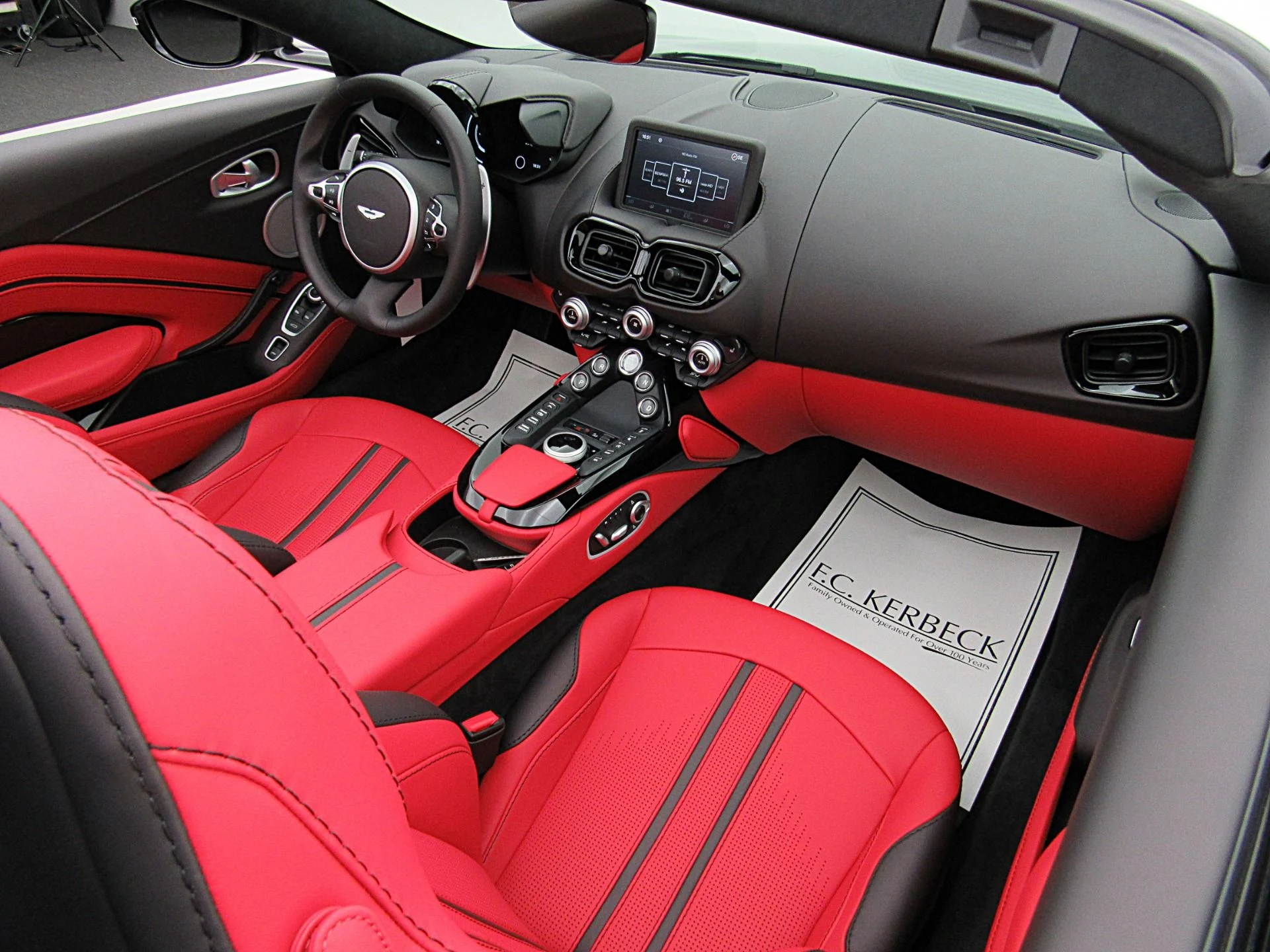 mph038_379877817_Used_2023_Aston_Martin_Vantage_Roadster_c11c858e99