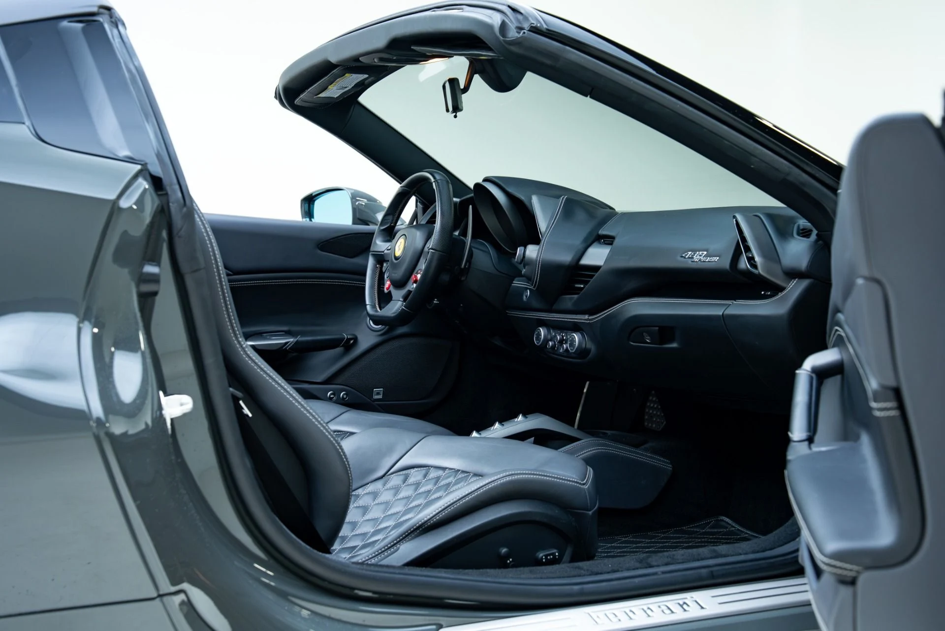 mph038_3809799379_Used_2018_Ferrari_488_Spider_1778276724_10b2af7e9b