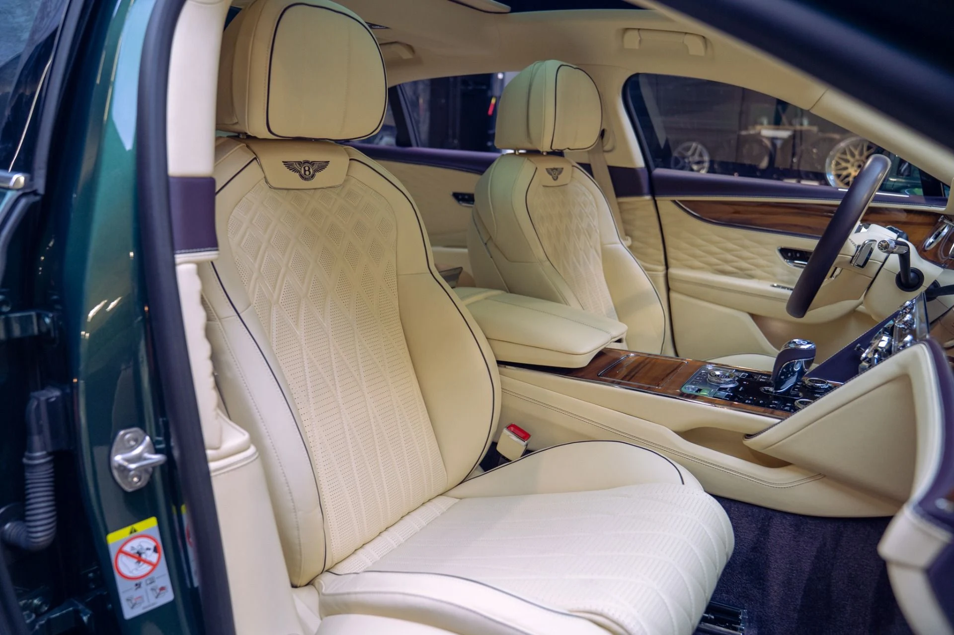 mph038_3814590679_Used_2022_Bentley_Flying_Spur_V8_1790700947_21a3ec07b6