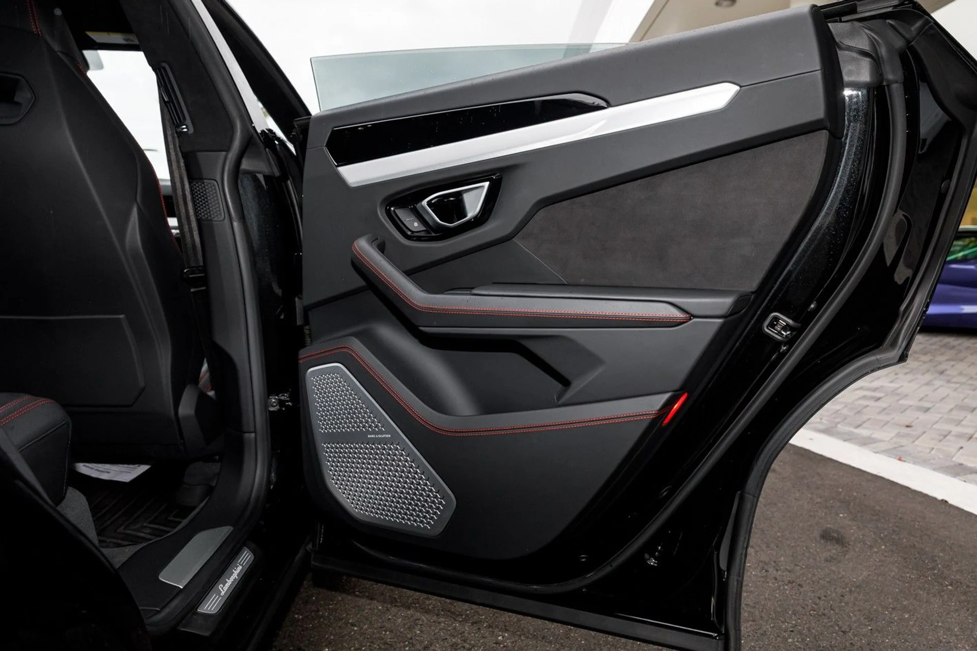 mph038_3821163150_624_p39_l_1a708001ed