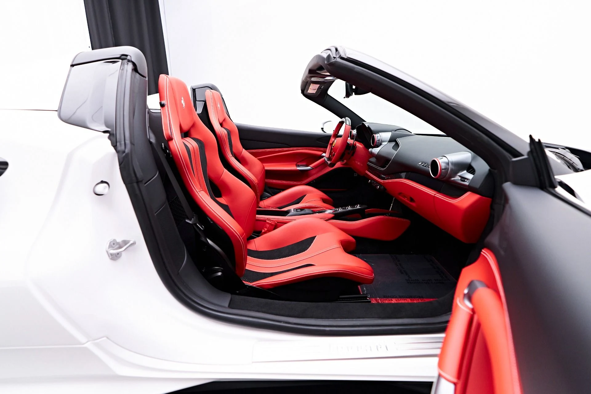 mph038_3837833402_Used_2023_Ferrari_F8_Spider_Base_1753926765_53d8aabe7a