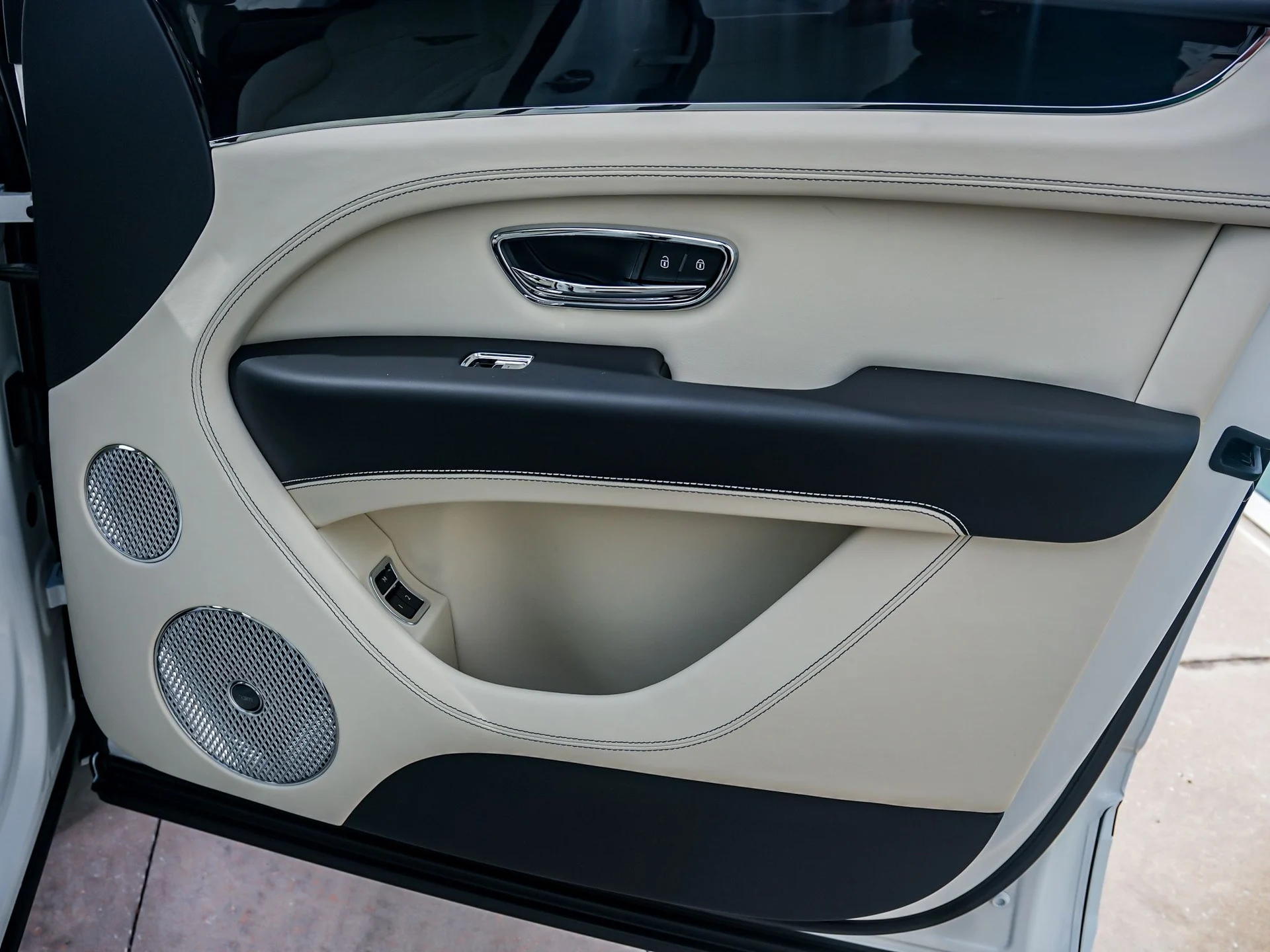 mph038_3838325745_Hi_Tech_Luxury_Imports_LLC_SJAAT_2_ZV_8_TC_034150_image_38_8fa453764f