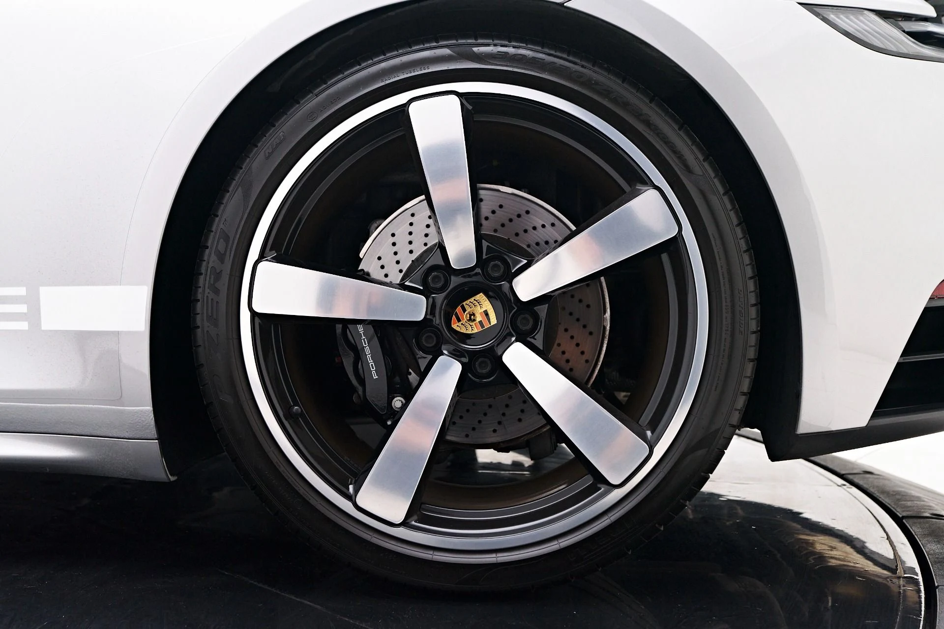 mph038_3841472162_Used_2021_Porsche_911_Targa_4_S_1757037654_004c37399a