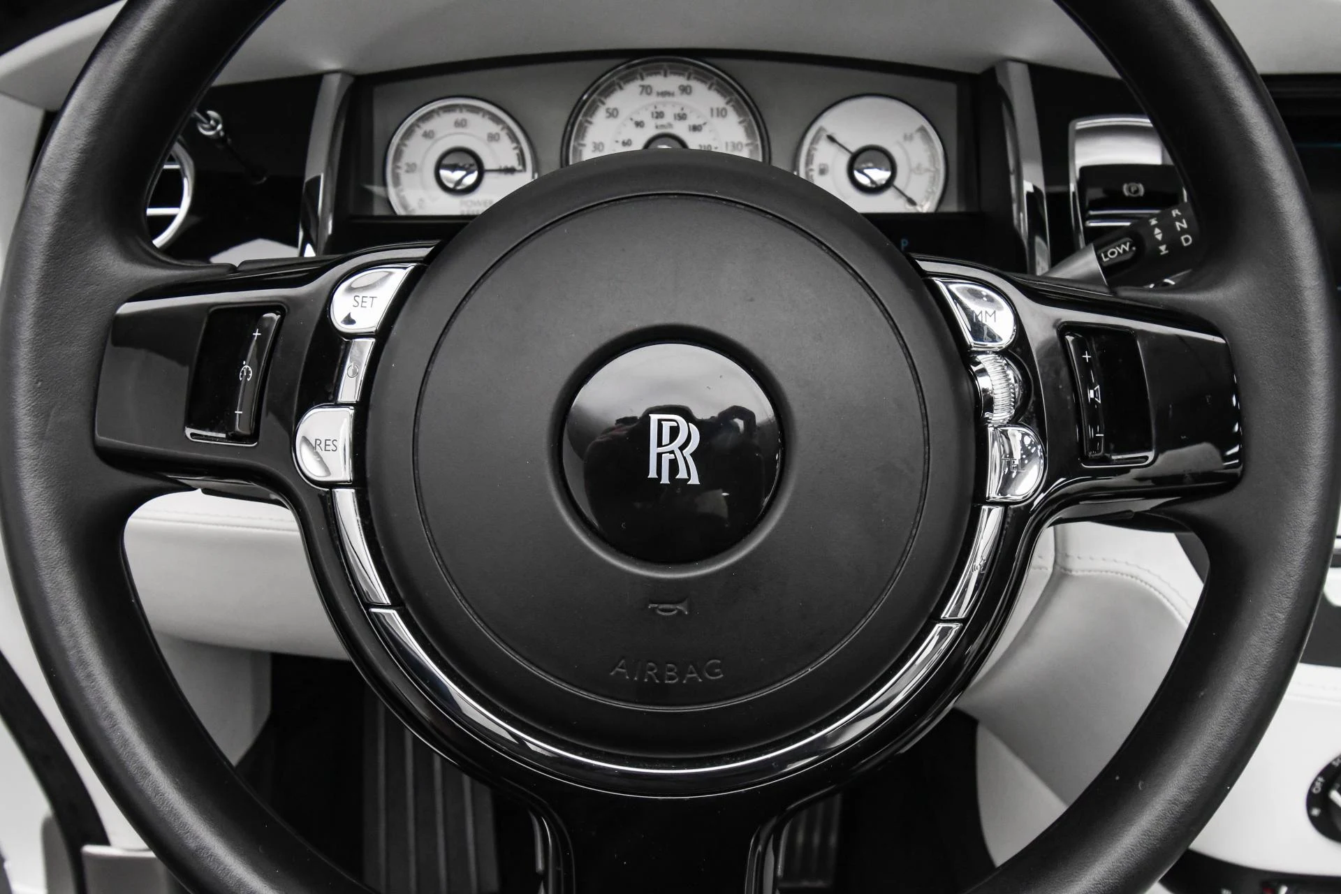 mph038_3891122724_Used_2021_Rolls_Royce_Dawn_1755677124_d459f1ec11