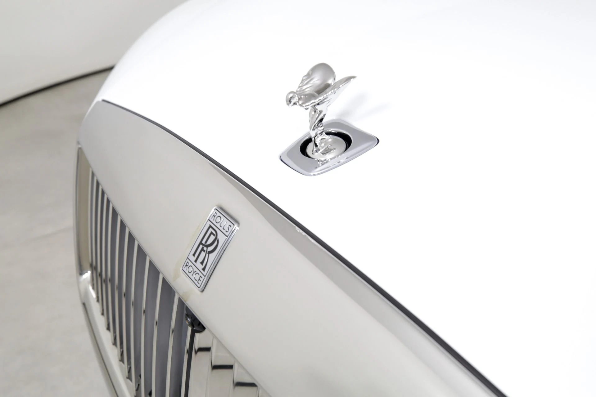 mph038_3896364576_Used_2024_Rolls_Royce_Spectre_1712872063_3500184224