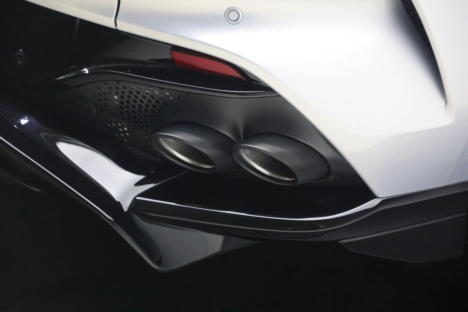 mph038_3908055741_New_2026_Aston_Martin_DBX_707_1767986615_910a7bc13e