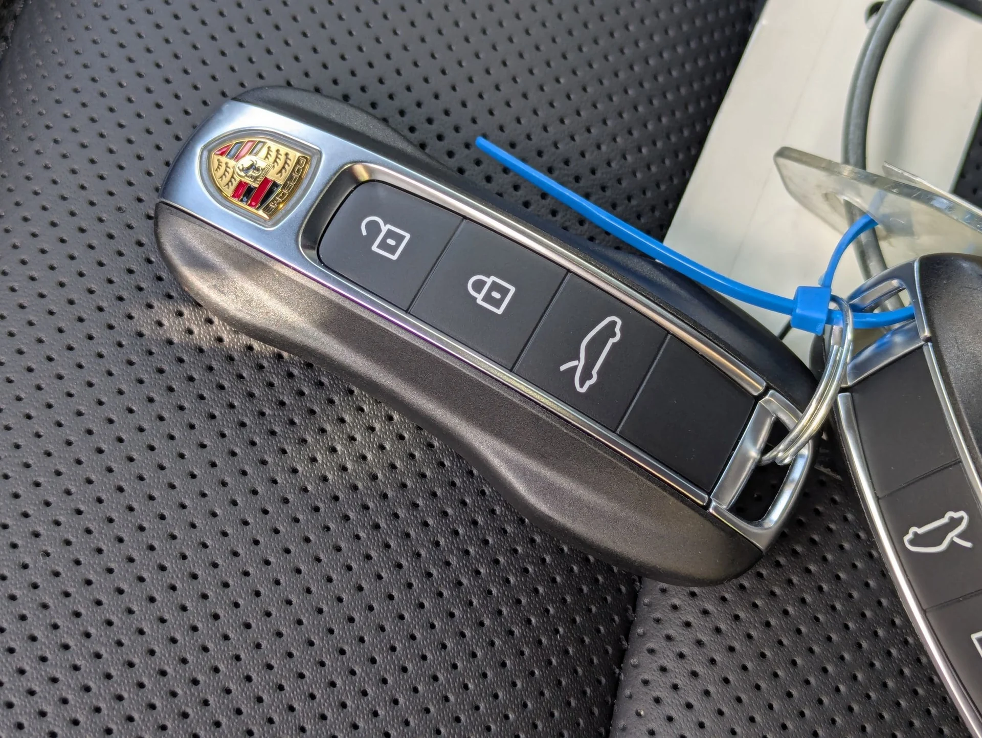 mph038_3926038516_51bfa6b4da32b9759d71d213642ec367x_414f85f383