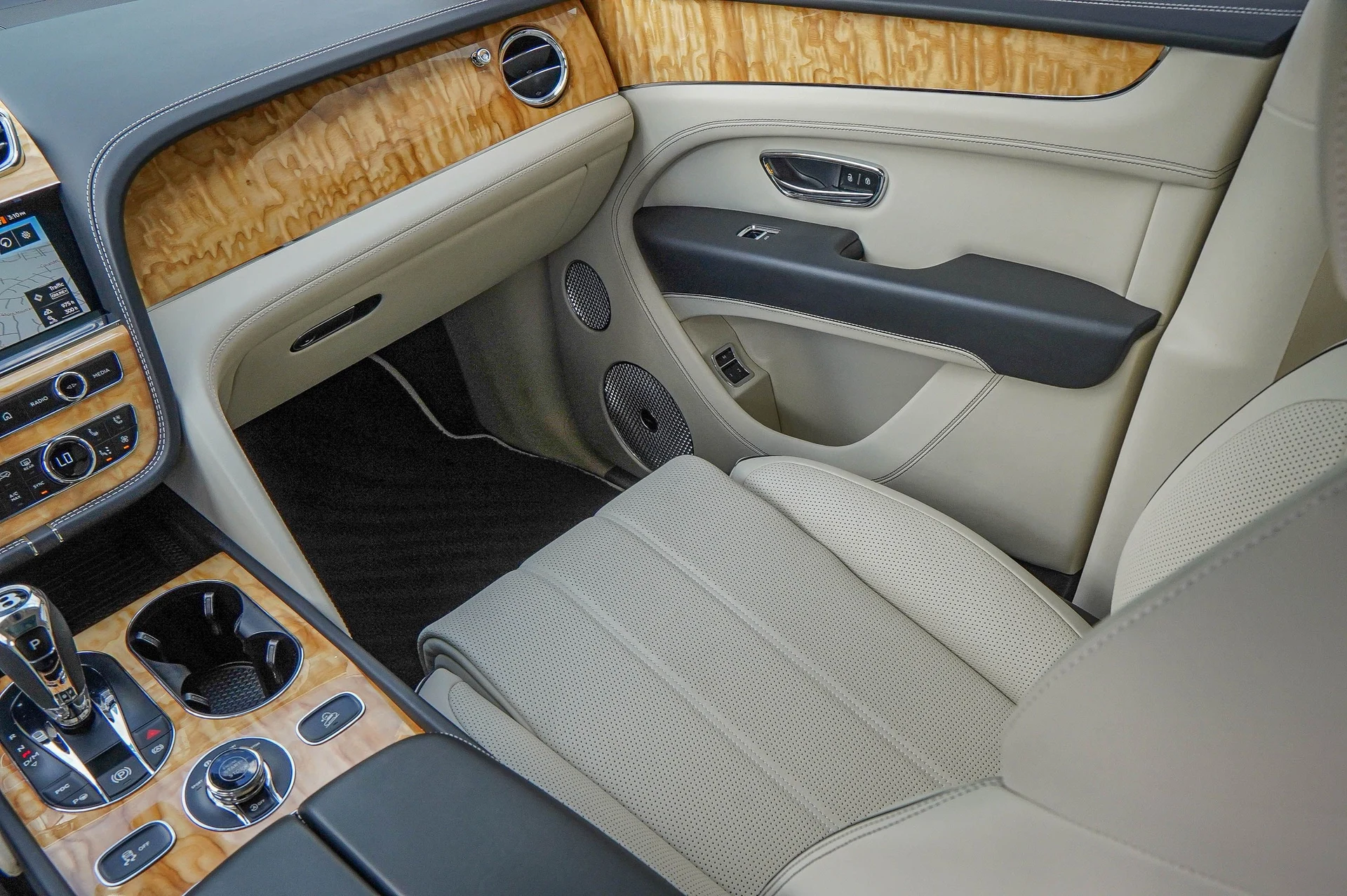 mph038_3967077403_Hi_Tech_Luxury_Imports_LLC_SJAAT_2_ZV_8_PC_018729_image_38_4821cd70d2