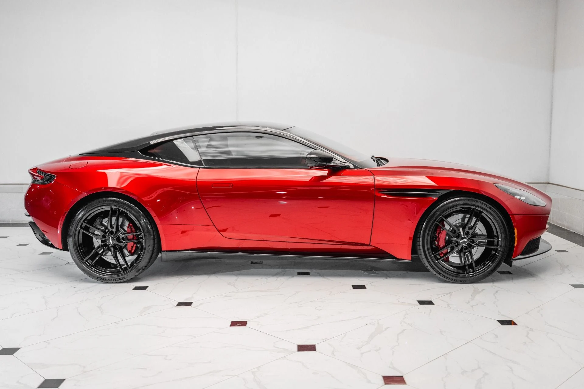 mph038_3973367555_Used_2023_Aston_Martin_DB_11_V8_Coupe_1749739937_e5e8099b06