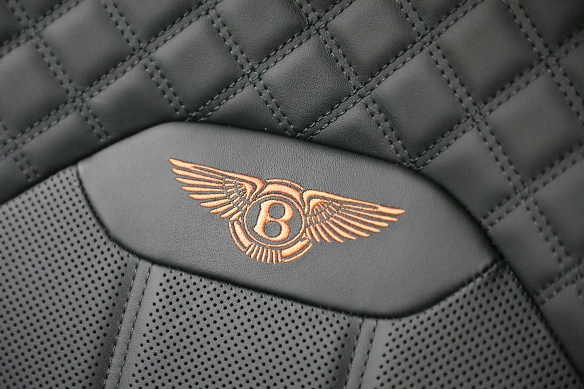 mph038_3973927450_New_2025_Bentley_Bentayga_S_Black_Edition_709efb390a