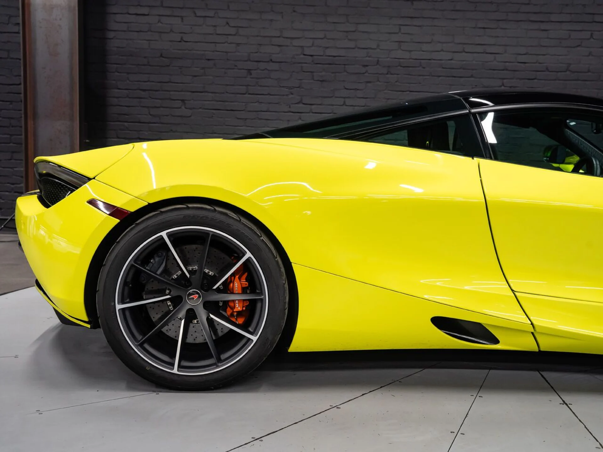 mph038_3989298301_mclaren_720s_2018_ba94c4f66b