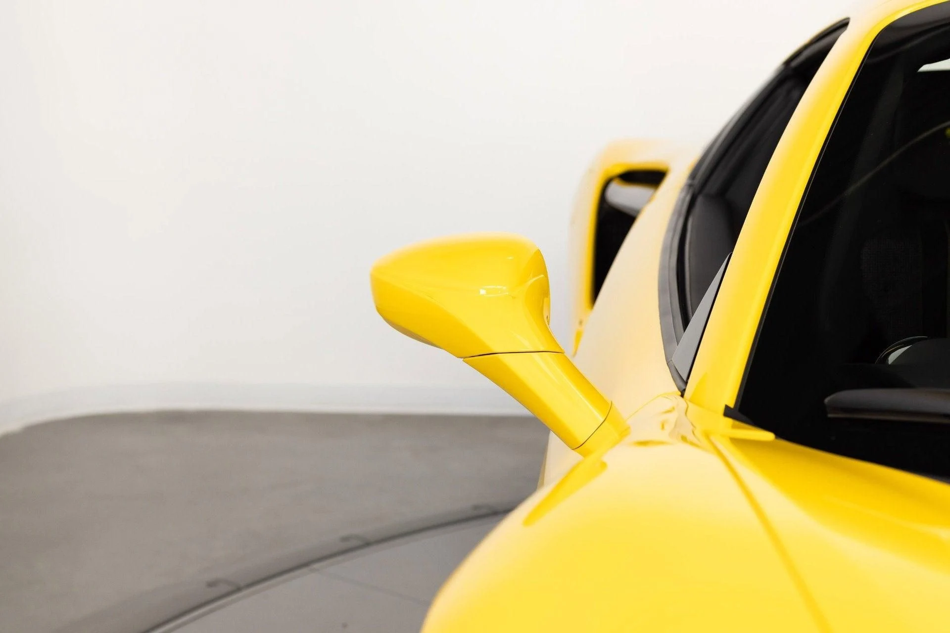 mph038_3991596041_Used_2021_Ferrari_F8_Spider_1778334412_b0578175d8