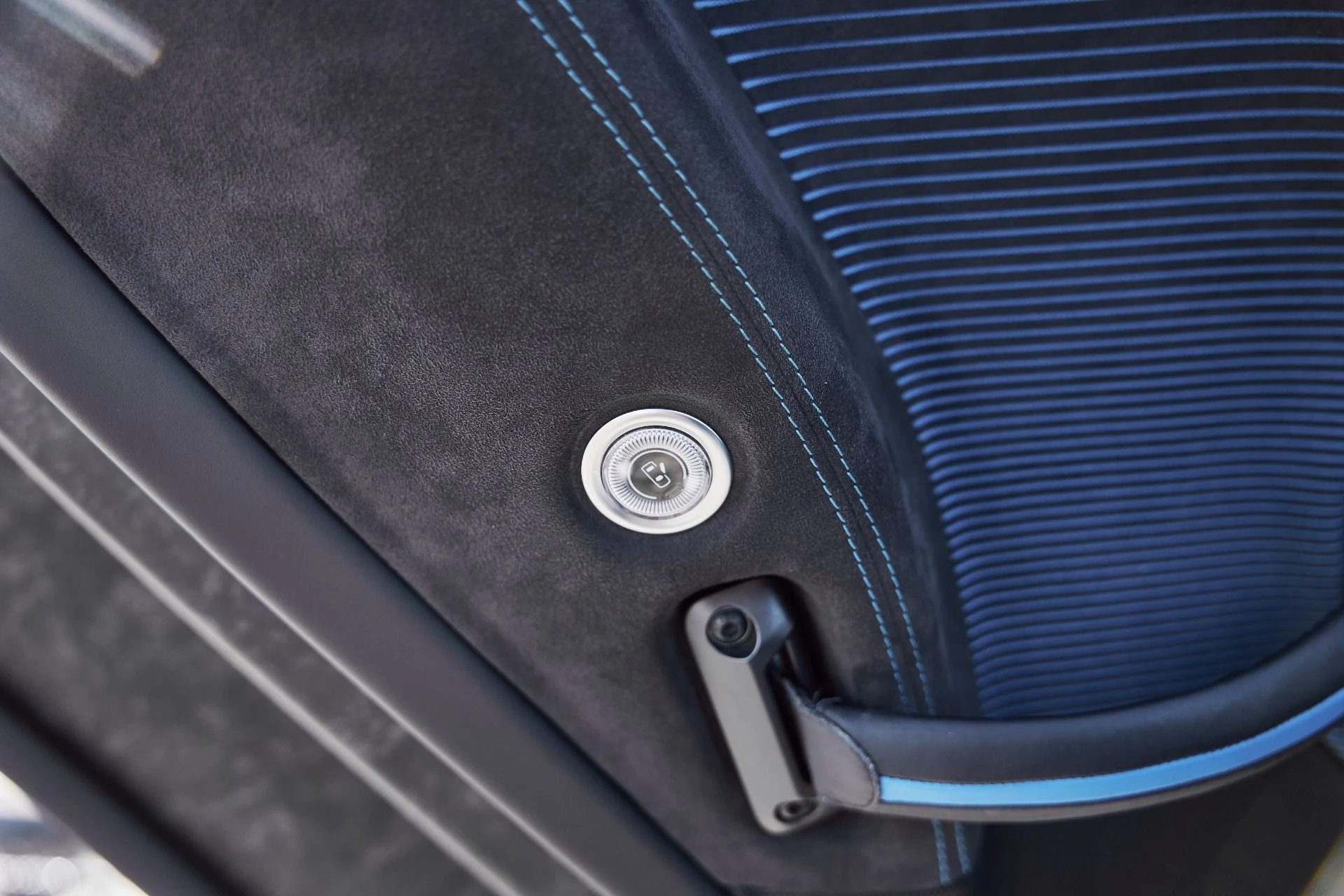 mph038_4010476933_Used_2023_Maserati_MC_20_1769481229_98817b9dc5