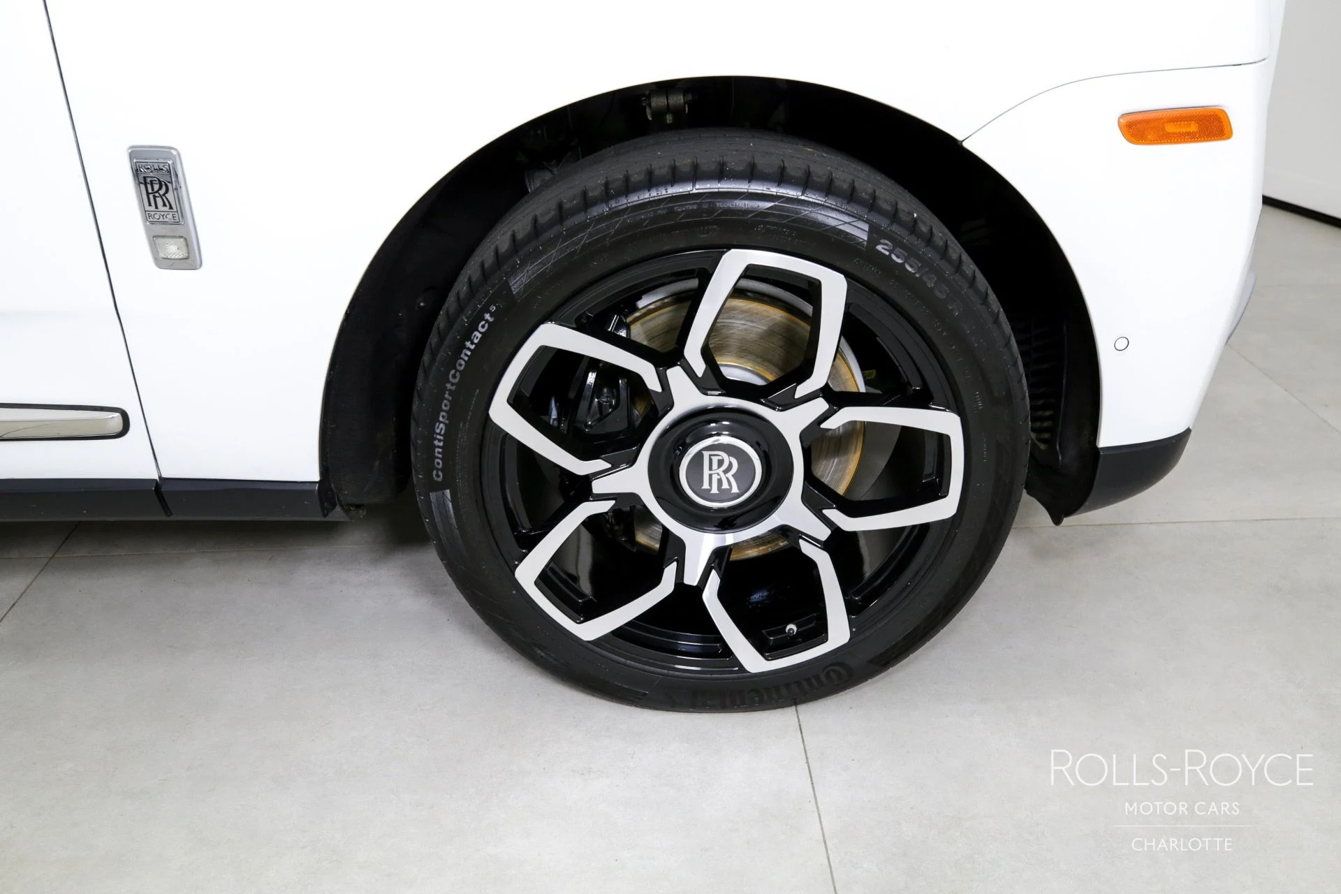 mph038_4012324575_Used_2020_Rolls_Royce_Cullinan_1729535260_9c6b11dd0f