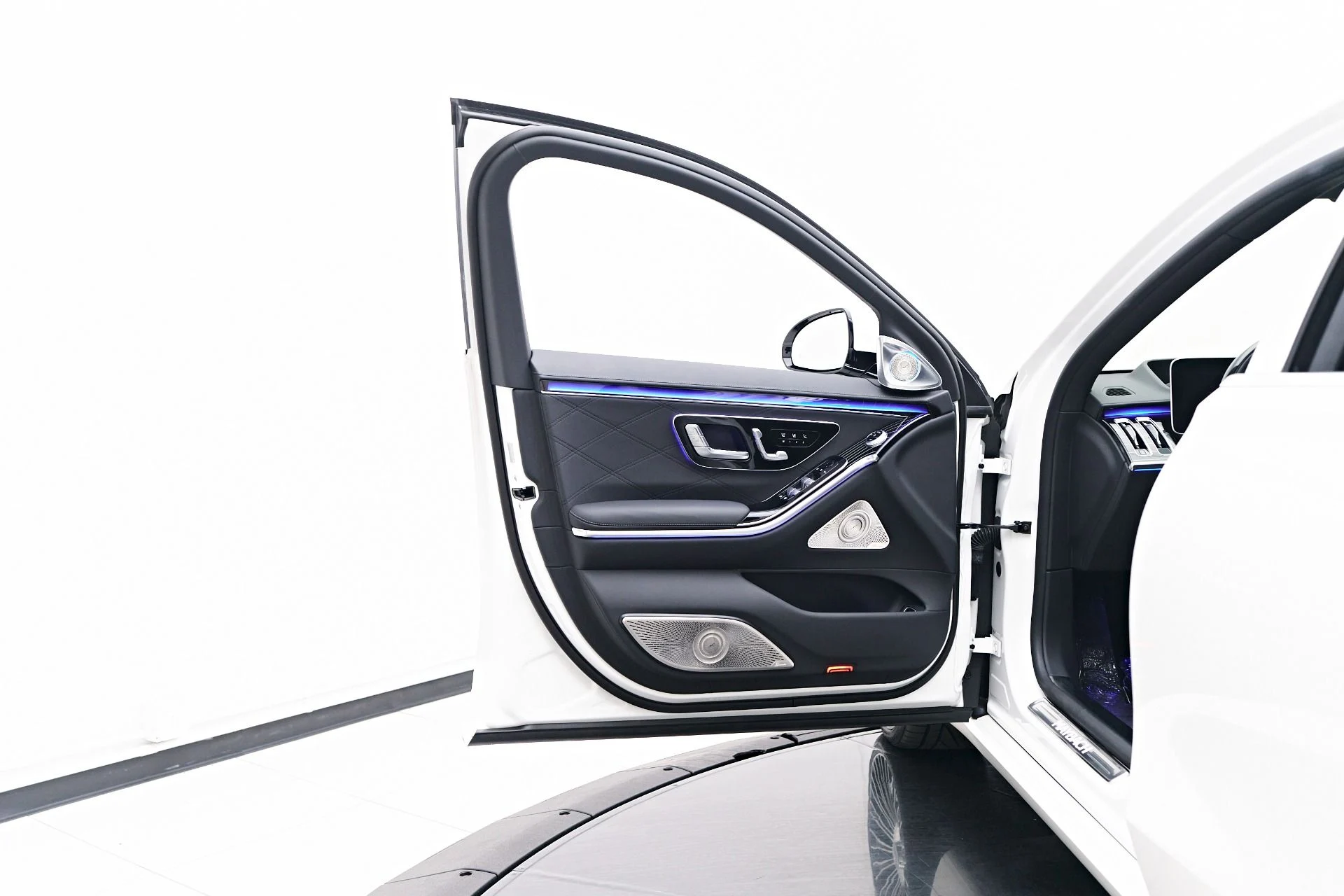 mph038_4023651697_Used_2022_Mercedes_Benz_S_Class_Maybach_S_680_1757180815_3509e62904