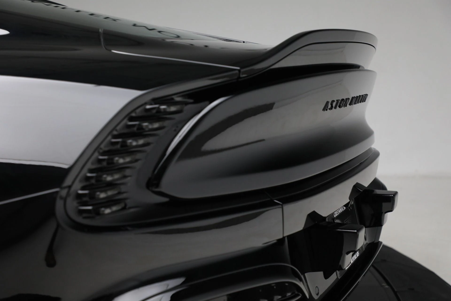 mph038_4031469207_New_2025_Aston_Martin_Vanquish_9ec1166b2b