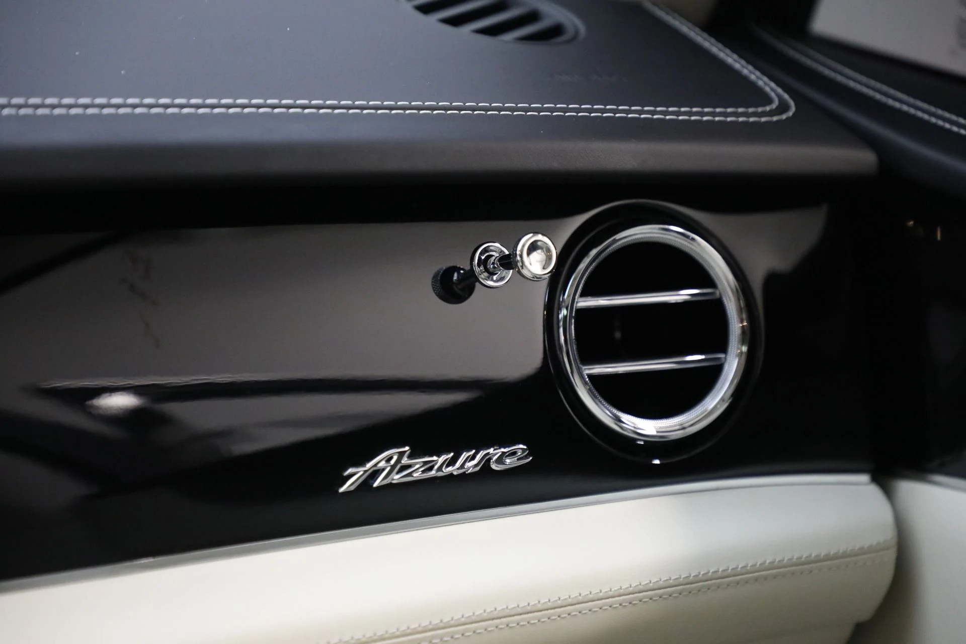 mph038_403476953_Used_2023_Bentley_Bentayga_Azure_V8_39d301eb79