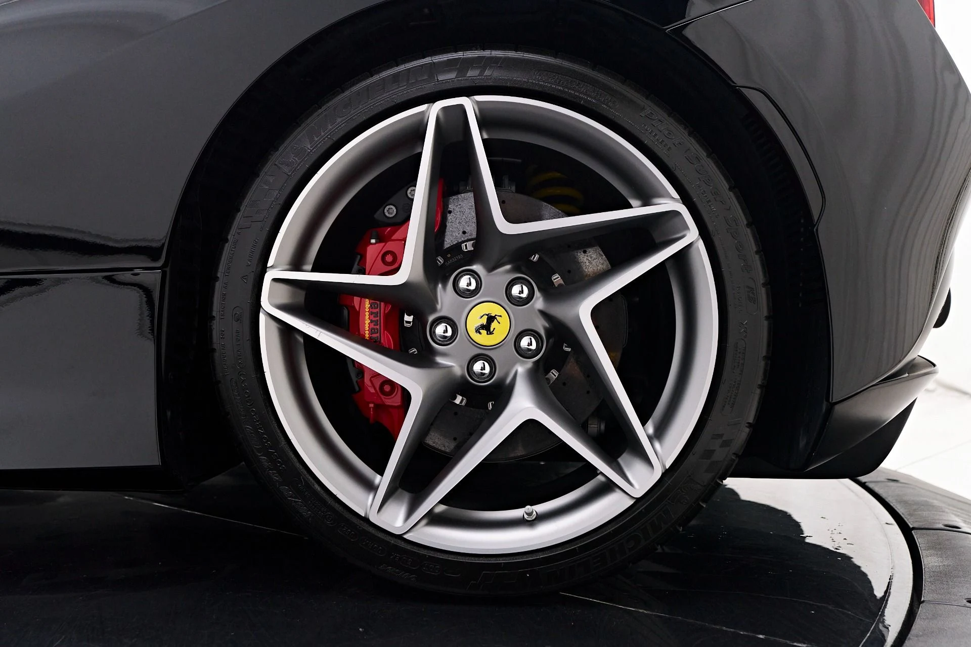 mph038_4043114297_Used_2022_Ferrari_F8_Spider_Base_1757638637_33cc9e1049