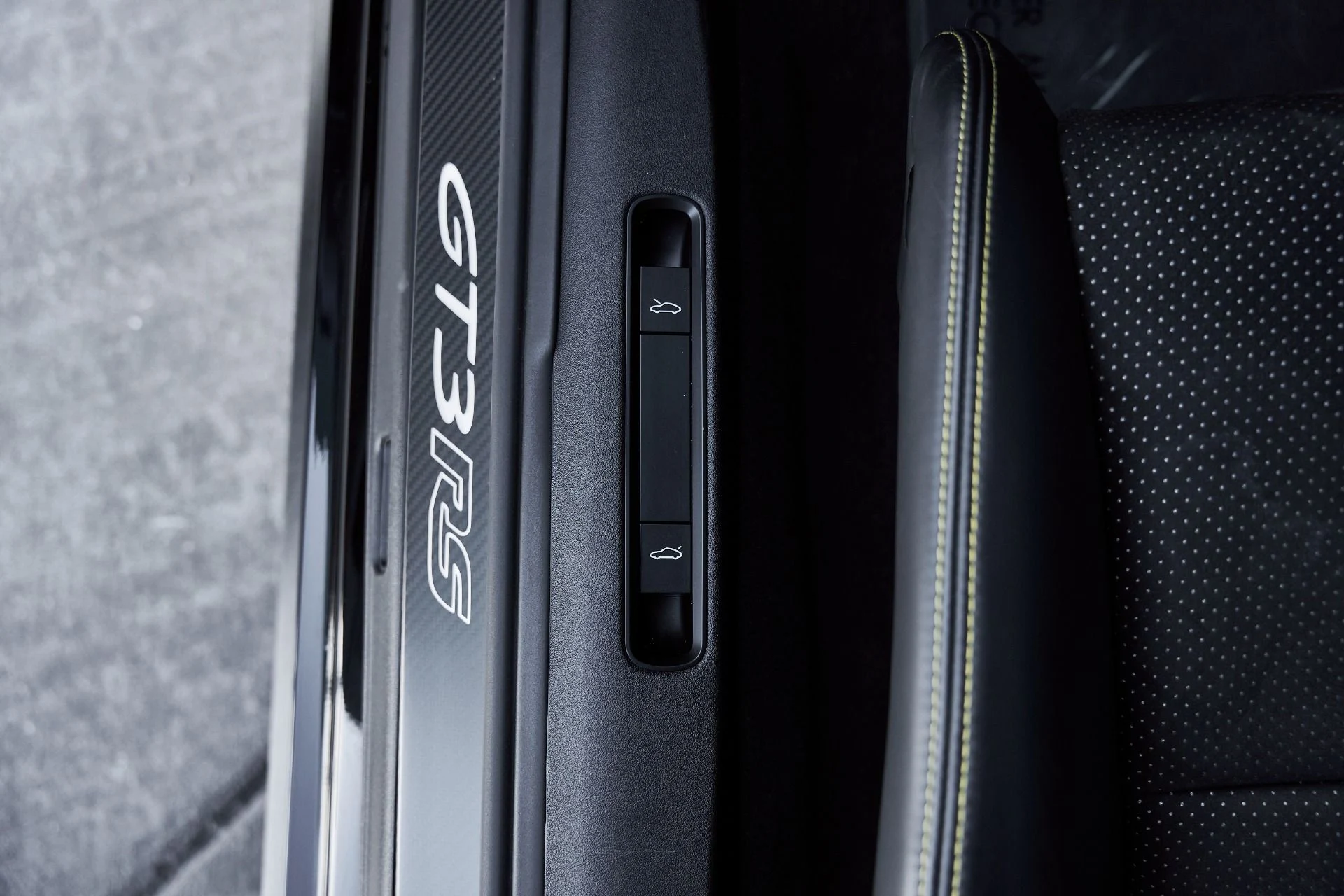 mph038_4058630370_Used_2024_Porsche_911_GT_3_RS_1766112774_9df5449ecf