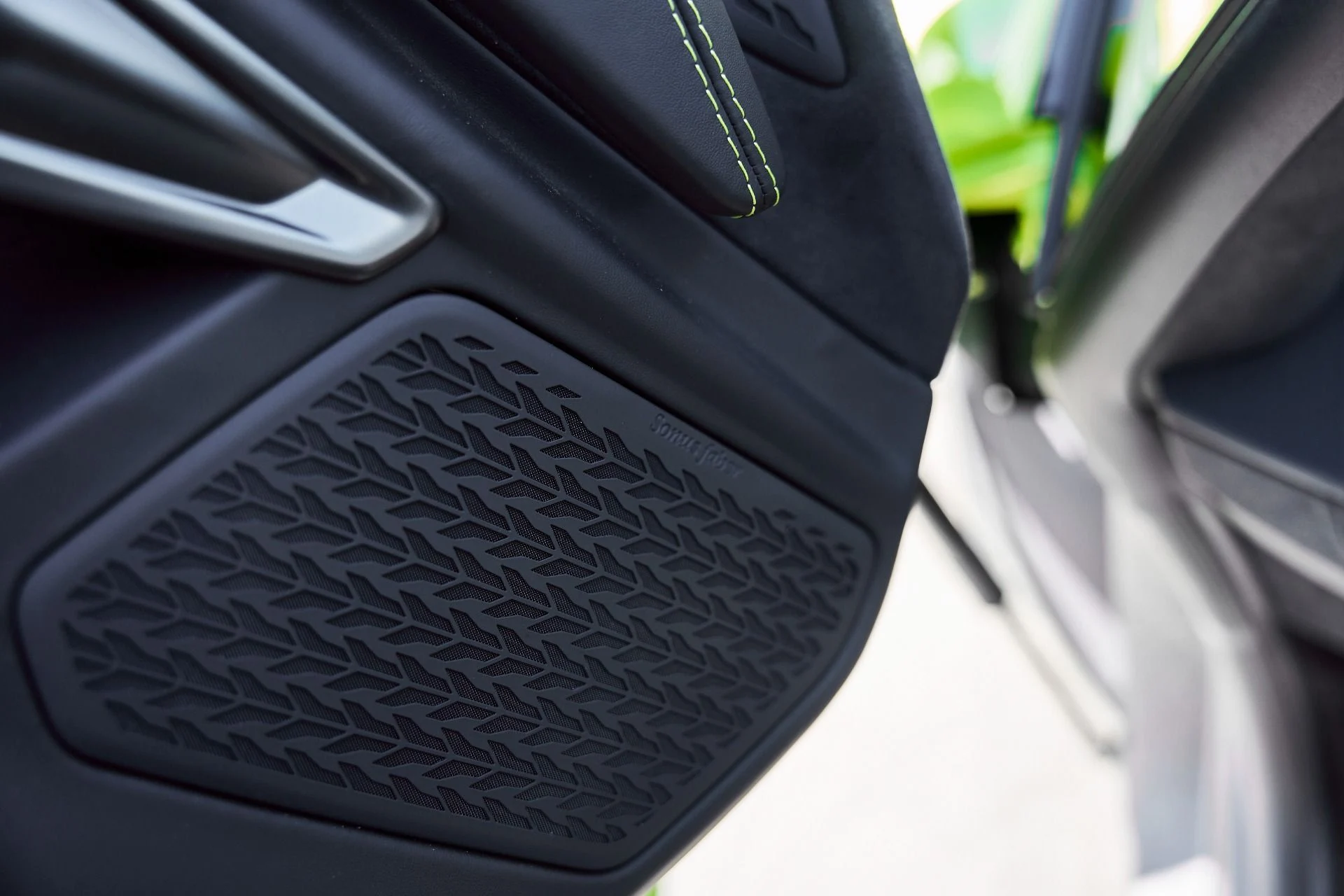 mph038_4076349378_Used_2025_Lamborghini_Revuelto_Base_1769824562_81c618ac64