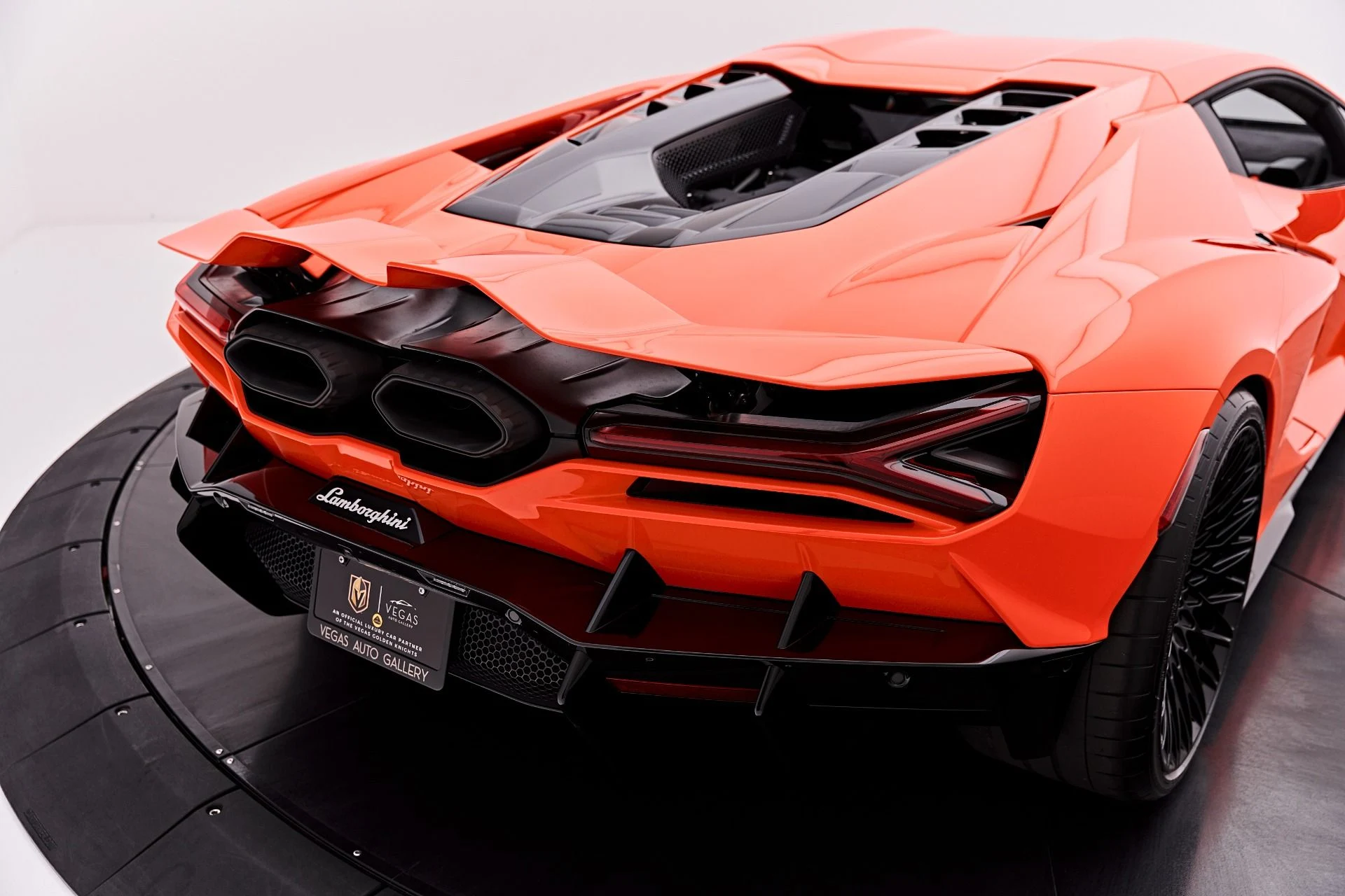 mph038_40871491_Used_2024_Lamborghini_Revuelto_Base_1787792785_73d4174302