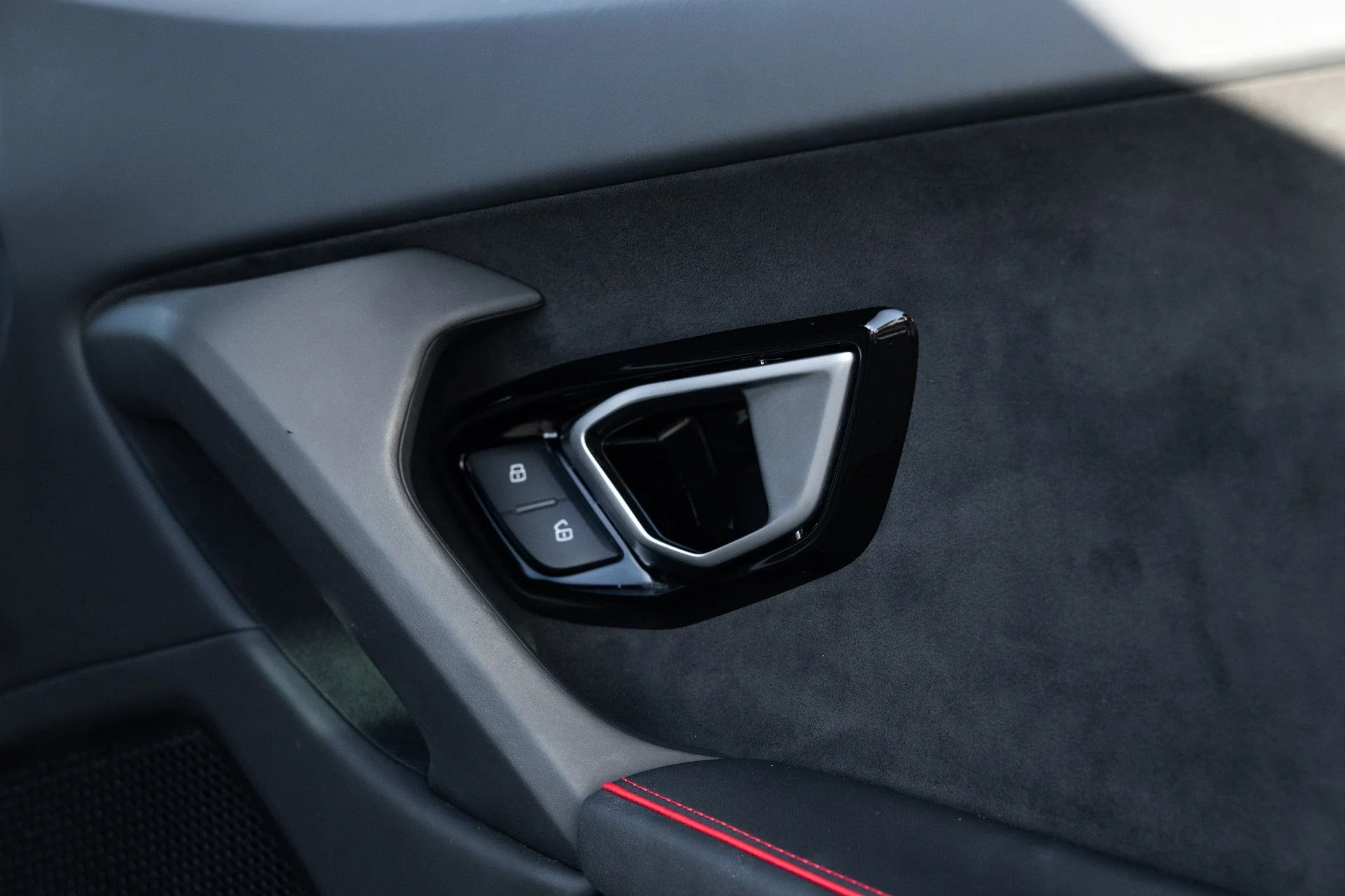 mph038_4101660109_Used_2020_Lamborghini_Huracan_EVO_1769630384_eee3db85b4