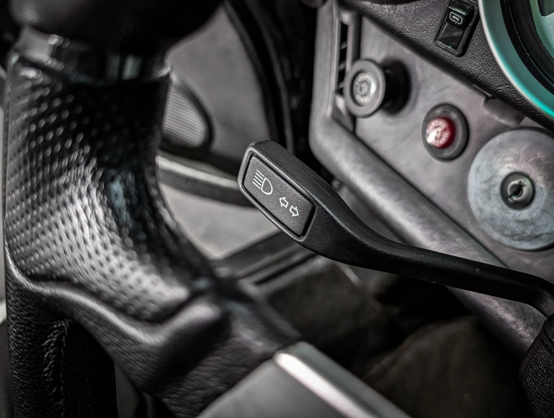 mph038_4102785663_36435187_01172_1979_porsche_911_014_8f06f9503b