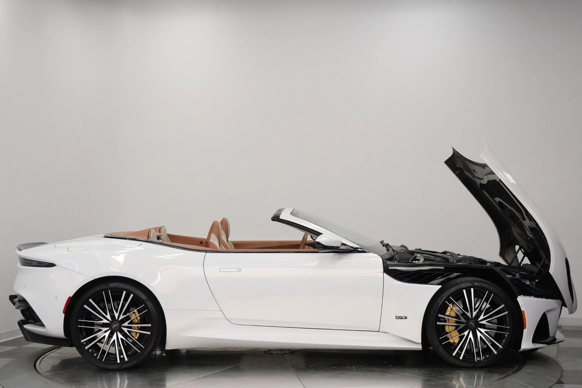 mph038_4105162440_Used_2022_Aston_Martin_DBS_Superleggera_Volante_715_Horsepower_Low_Miles_Two_Tone_Interior_1780071319_559d7cf0ce