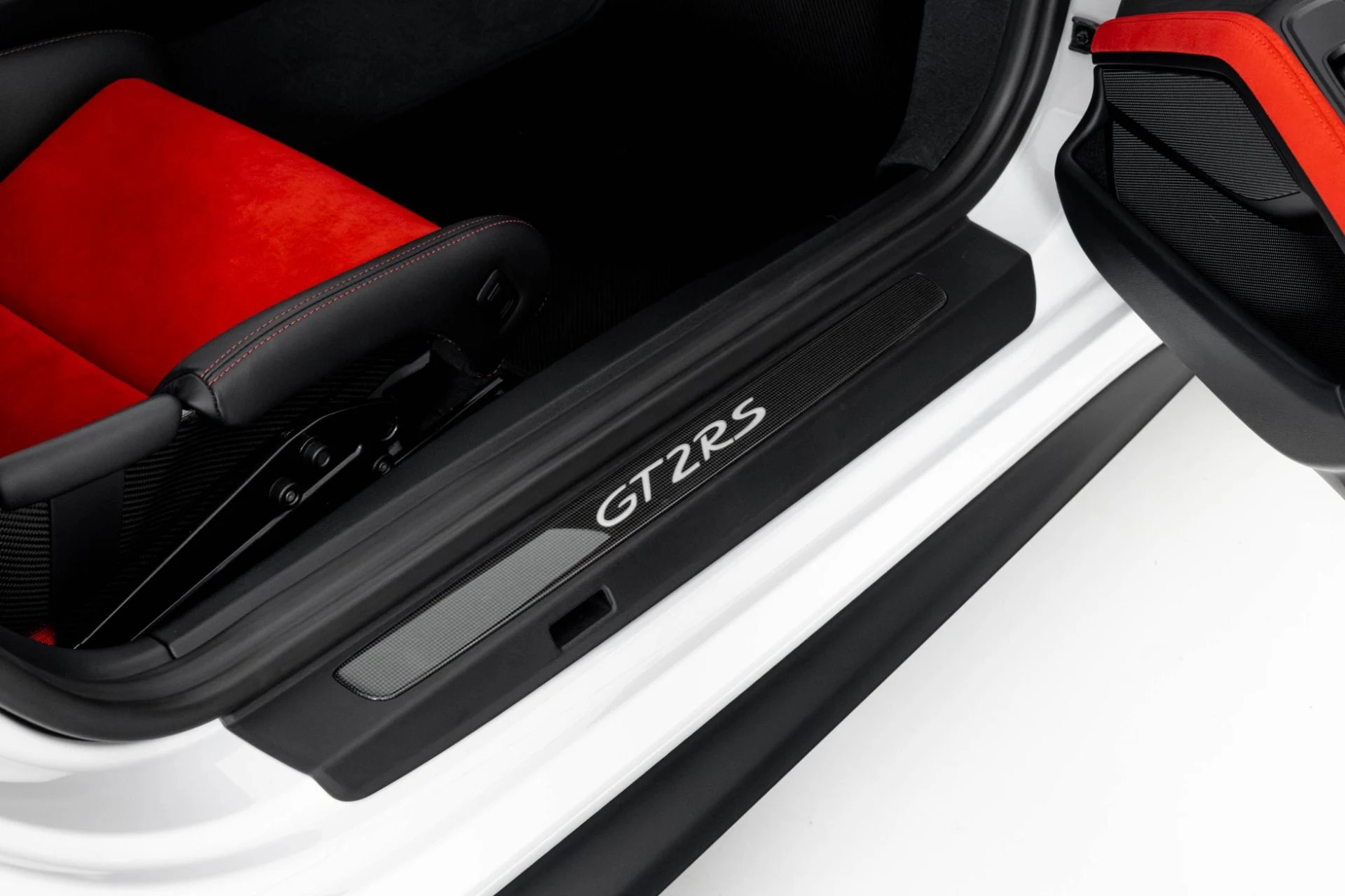 mph038_4133653727_Used_2018_Porsche_911_GT_2_RS_1763508422_24f9a4979b