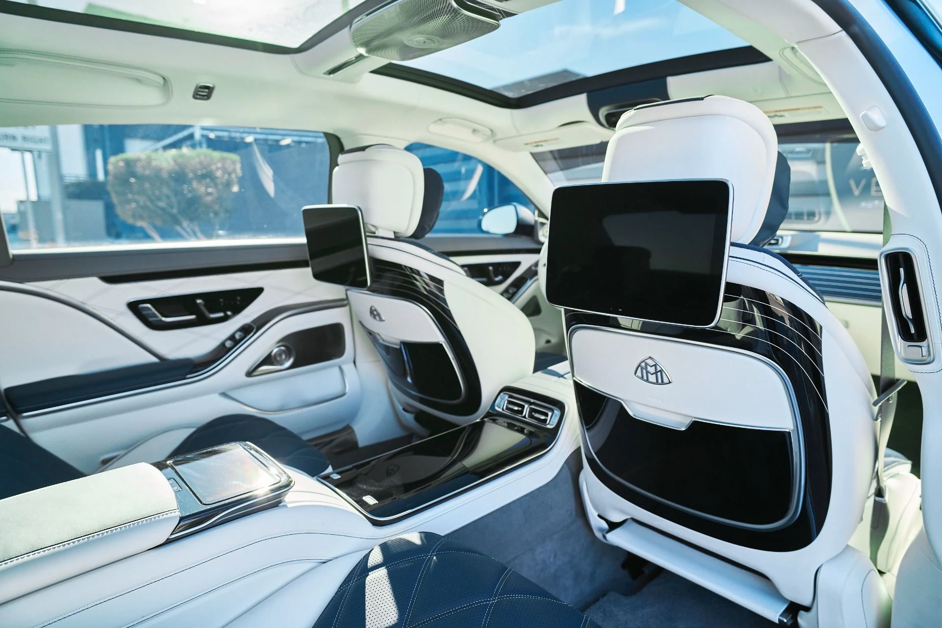 mph038_4134174033_Used_2024_Mercedes_Benz_S_Class_Maybach_S_680_1765936809_729bfc17b4