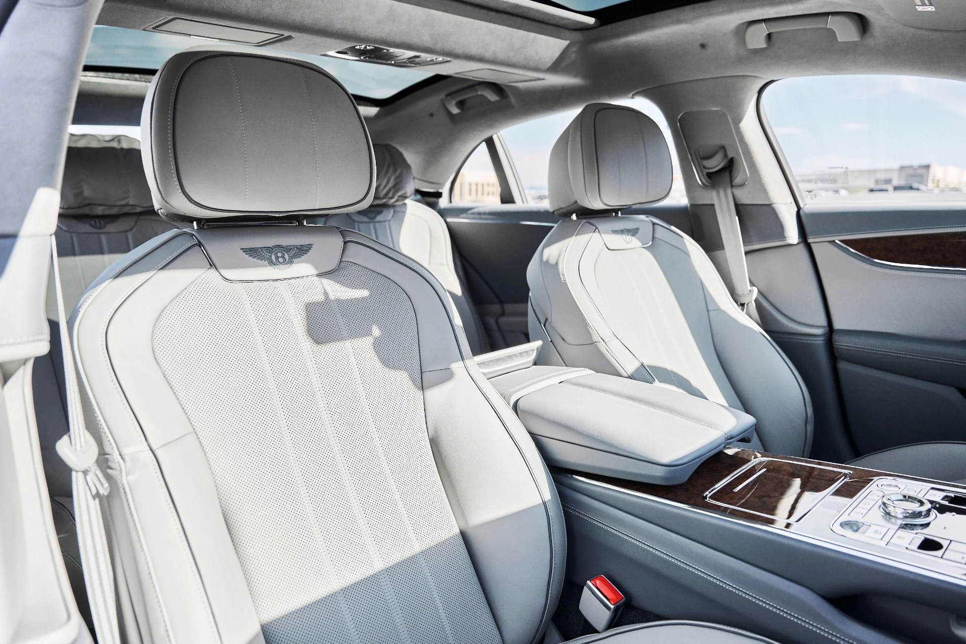 mph038_413444579_Used_2026_Bentley_Flying_Spur_V8_1775613302_0ed987d1b4