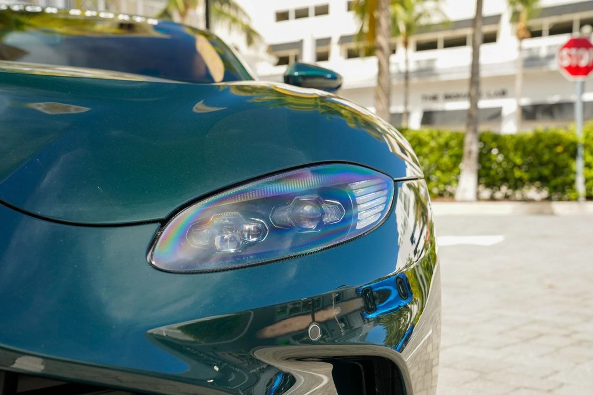 mph038_413940819_used_2023_aston_martin_vantage_v12coupe_14354_22896697_39_1024_672819a274