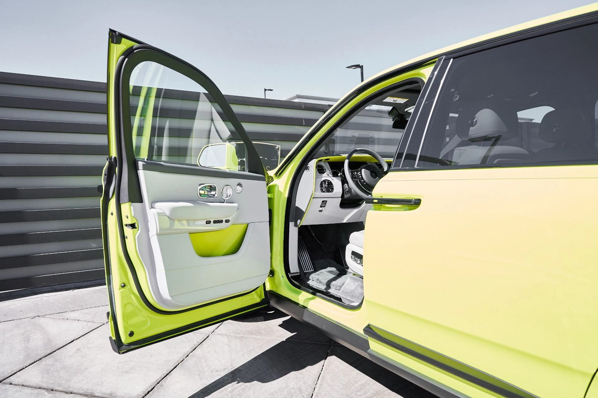 mph038_4142128531_Used_2024_Rolls_Royce_Cullinan_Base_1773162611_8e4a8bb5c4