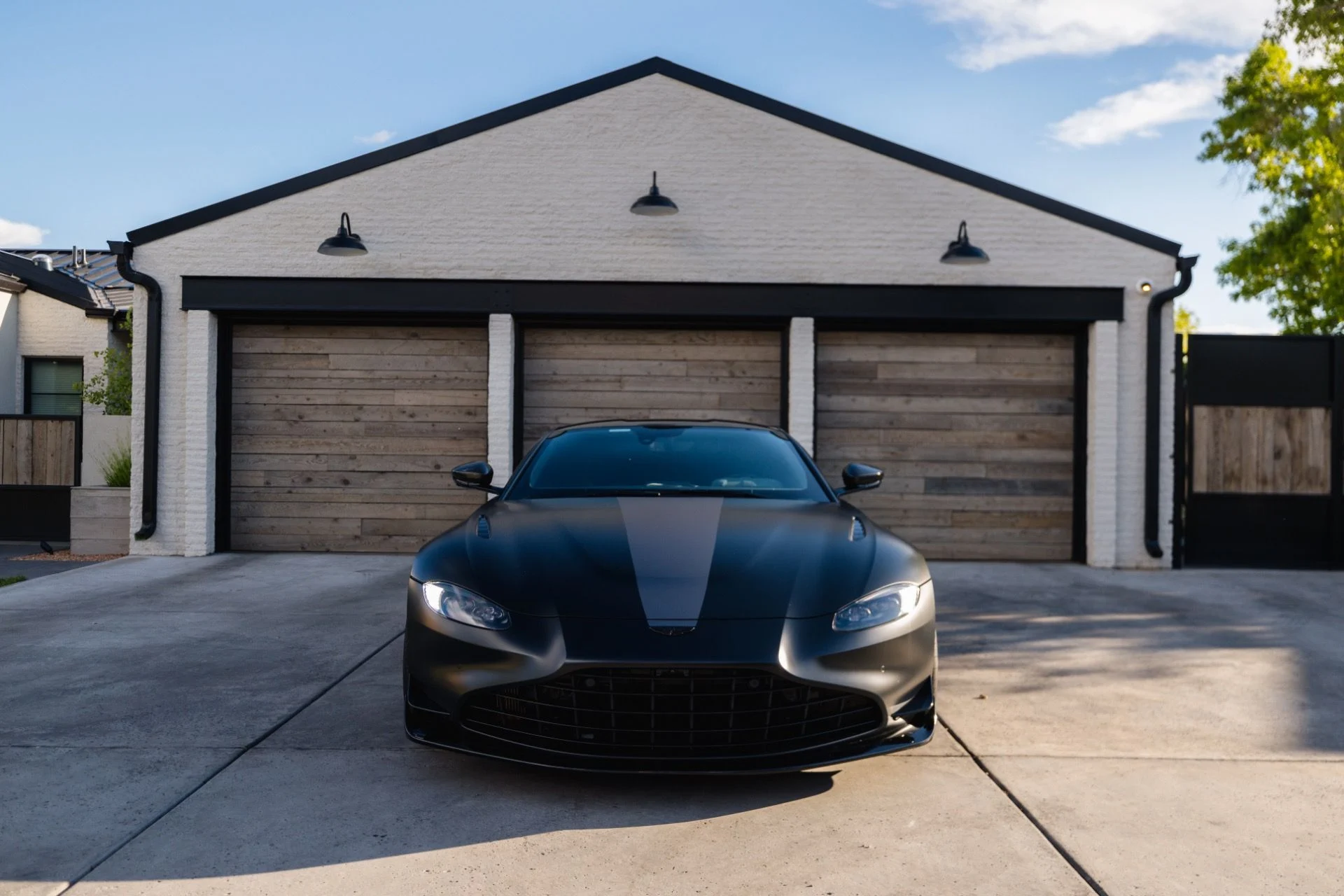 mph038_415294291_Used_2023_Aston_Martin_Vantage_F1_Edition_1715792321_e19d71bc3a