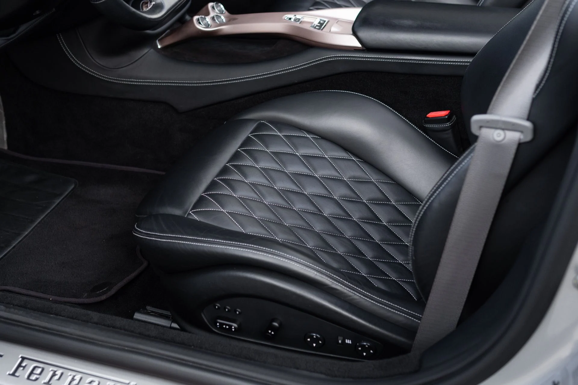 mph038_4161000278_Used_2014_Ferrari_California_1774924910_fc335b8b11