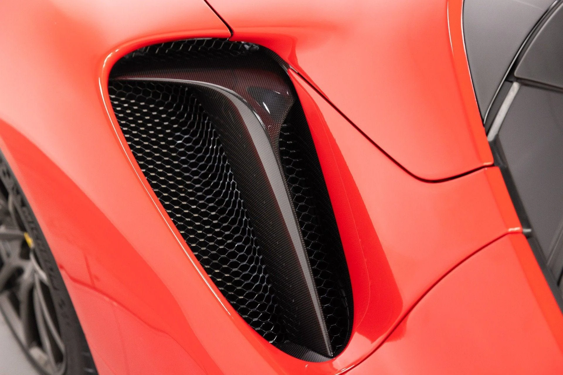 mph038_4166325345_Used_2022_Ferrari_SF_90_Spider_1788255973_49af60a5ab