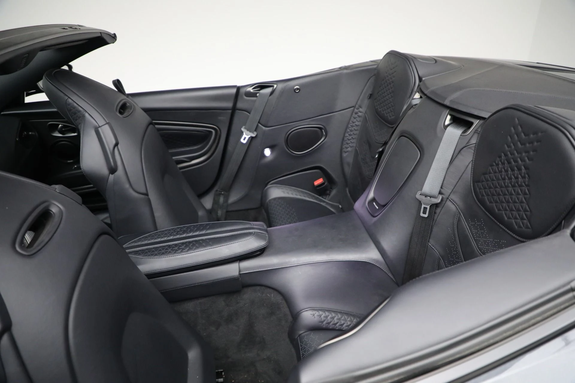 mph038_4174394418_Used_2022_Aston_Martin_DBS_Superleggera_bfa5ce4b31
