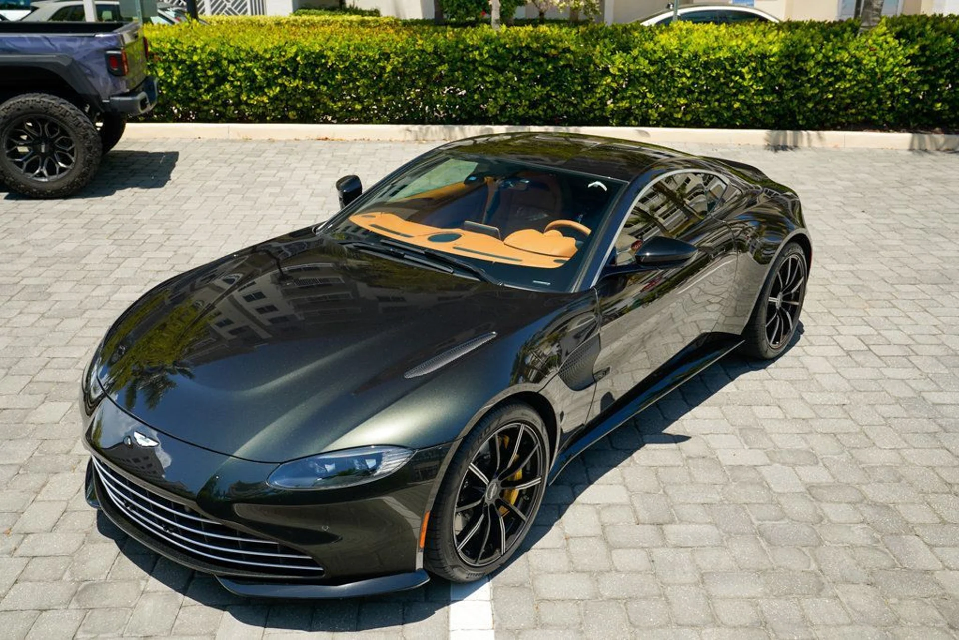 mph038_4190393789_used_2021_aston_martin_vantage_coupemanual_14354_22900621_39_1024_c05e6e54cc