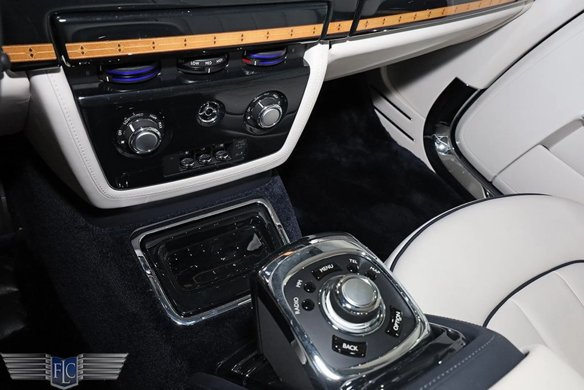 mph038_4191640623_used_2017_rolls_royce_phantom_dropheadcoupe_9689_22945304_39_1024_4c33ec8021