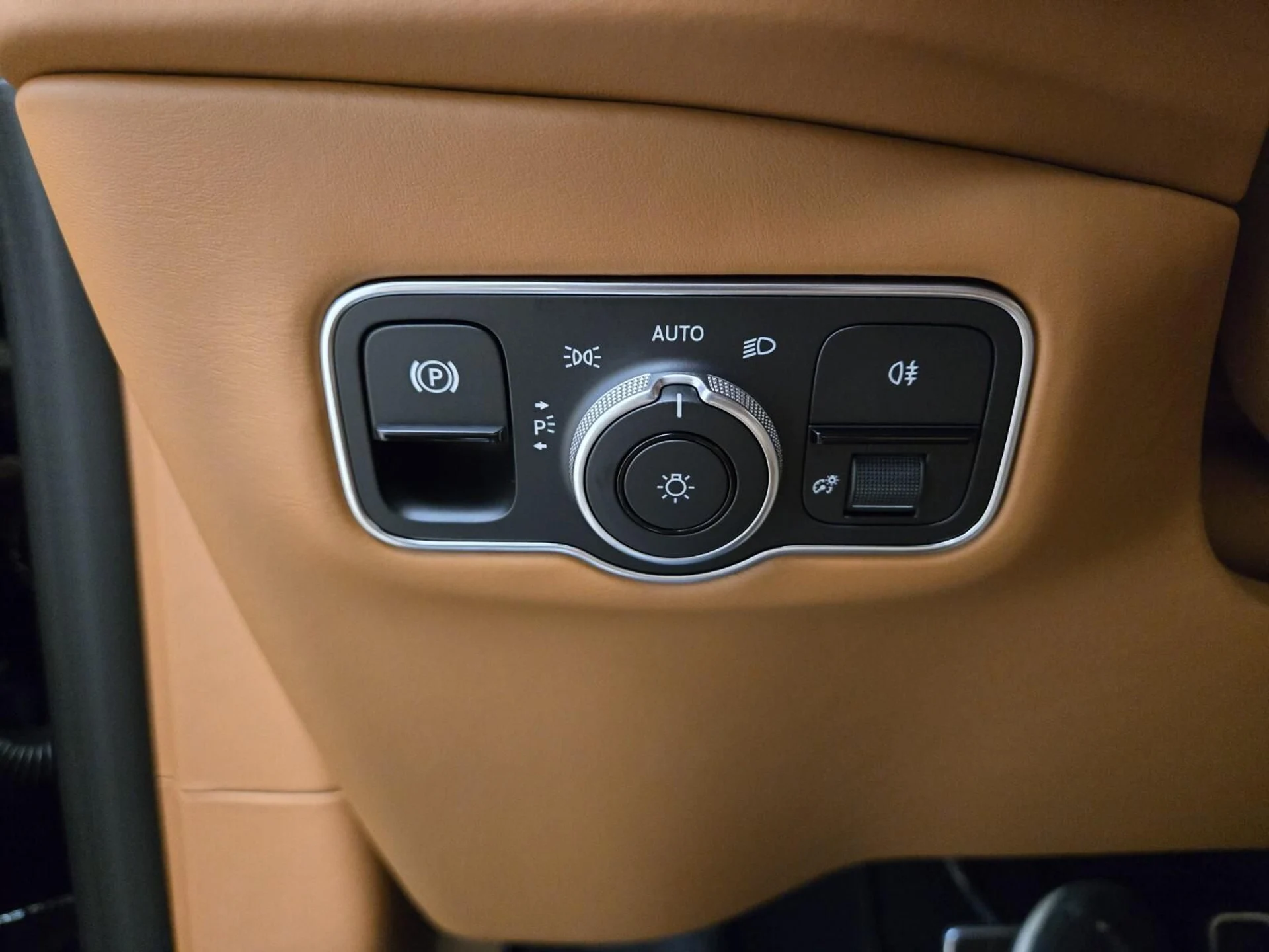 mph038_4195393641_New_2026_Aston_Martin_DBX_S_1776489485_18d97bd1d5