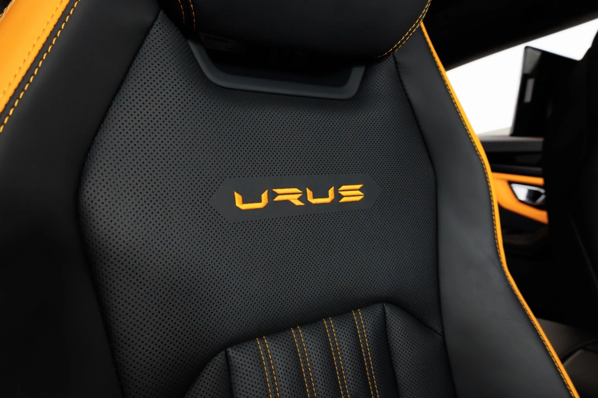 mph038_4202081678_Used_2024_Lamborghini_Urus_S_1775674860_3d7a7f05b4