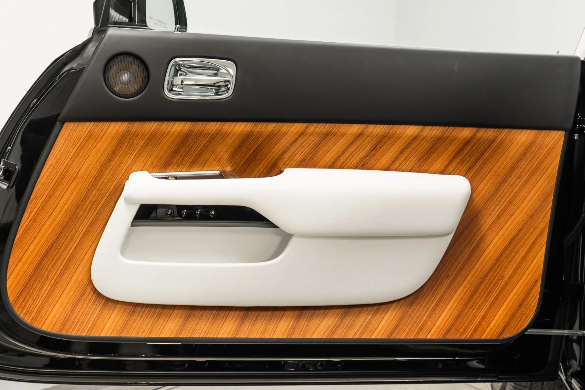 mph038_4208089930_Used_2016_Rolls_Royce_Wraith_1759423730_f9c34b378f